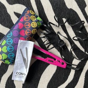 NWOT NEVER USED 1/2” mini flat iron-free travel case dual voltage!